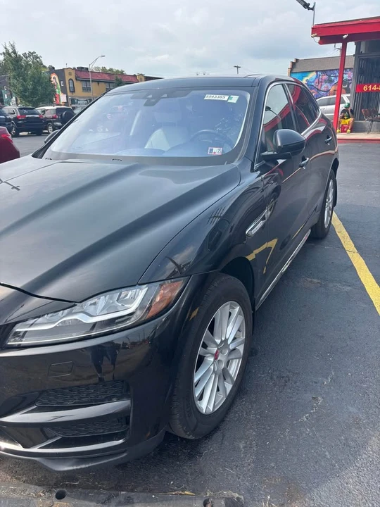 2017 Jaguar F-Pace - Image 2 of 10