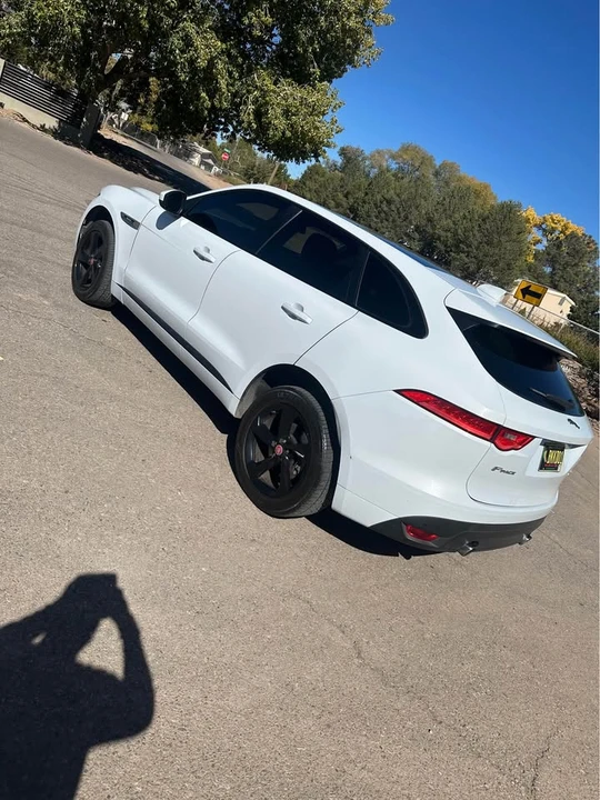2017 Jaguar F-Pace - Image 4 of 9