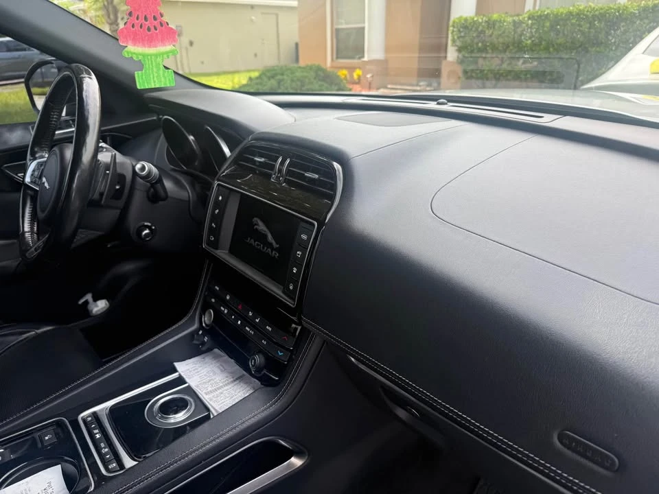 2017 Jaguar F-Pace - Image 6 of 10