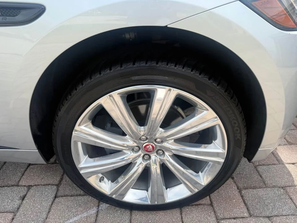 2017 Jaguar F-Pace - Image 4 of 10