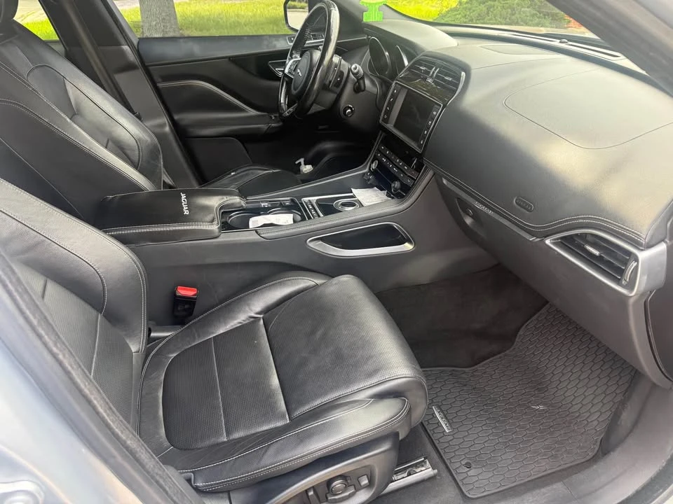 2017 Jaguar F-Pace - Image 8 of 10