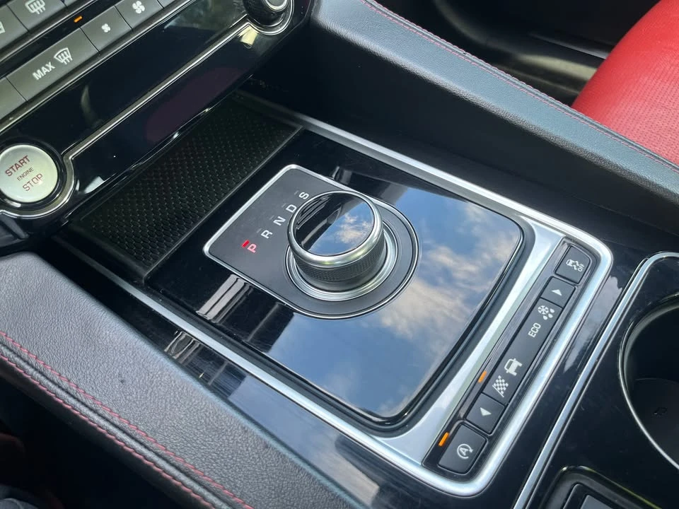 2017 Jaguar F-Pace - Image 13 of 20