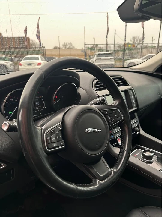 2017 Jaguar F-Pace - Image 6 of 20