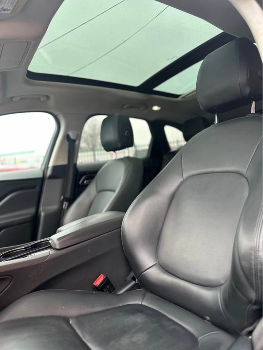 2017 Jaguar F-Pace - Image 8 of 20