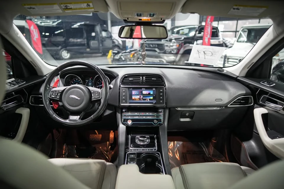 2017 Jaguar F-Pace - Image 18 of 20