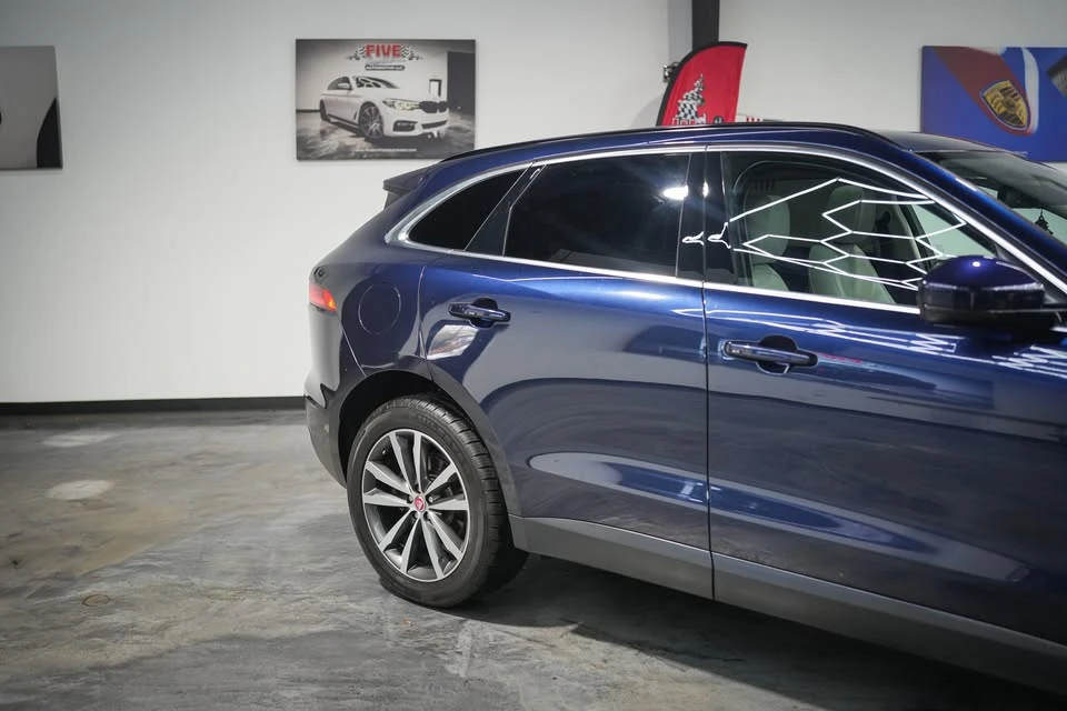 2017 Jaguar F-Pace - Image 9 of 20