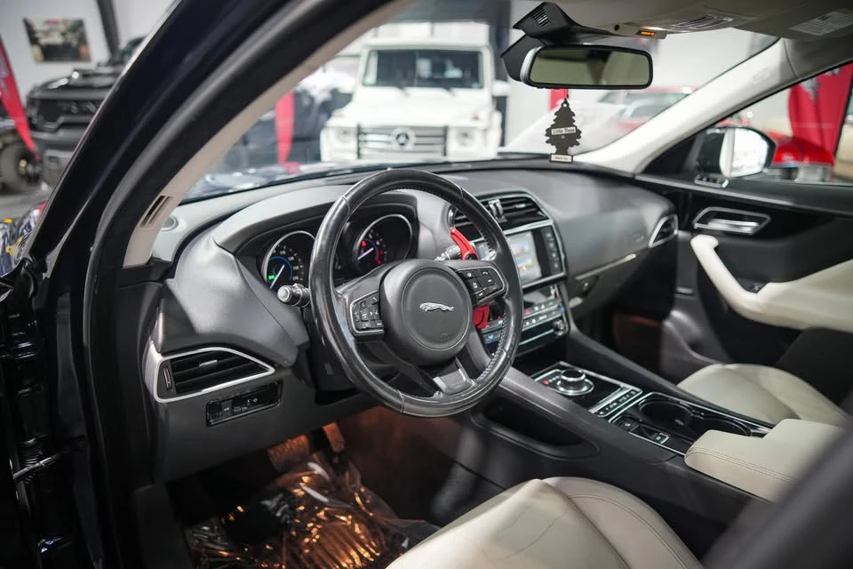 2017 Jaguar F-Pace - Image 17 of 20