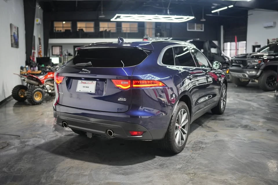 2017 Jaguar F-Pace - Image 10 of 20