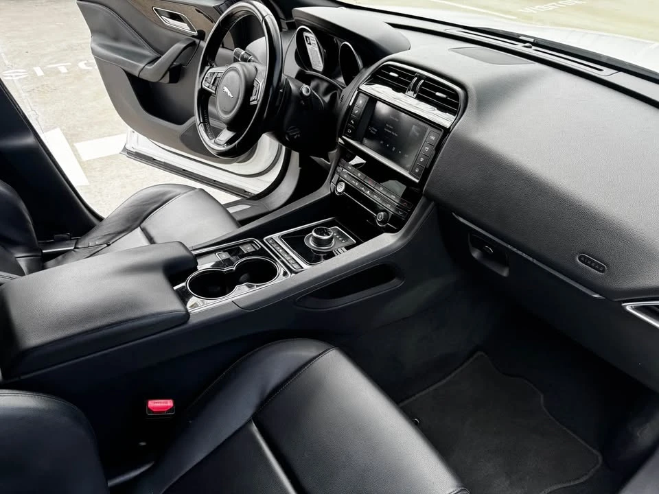 2017 Jaguar F-Pace - Image 6 of 7