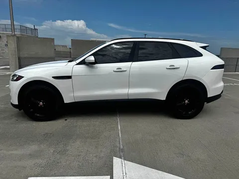 2017 Jaguar F-PACE 30t Premium Sport Utility 4D