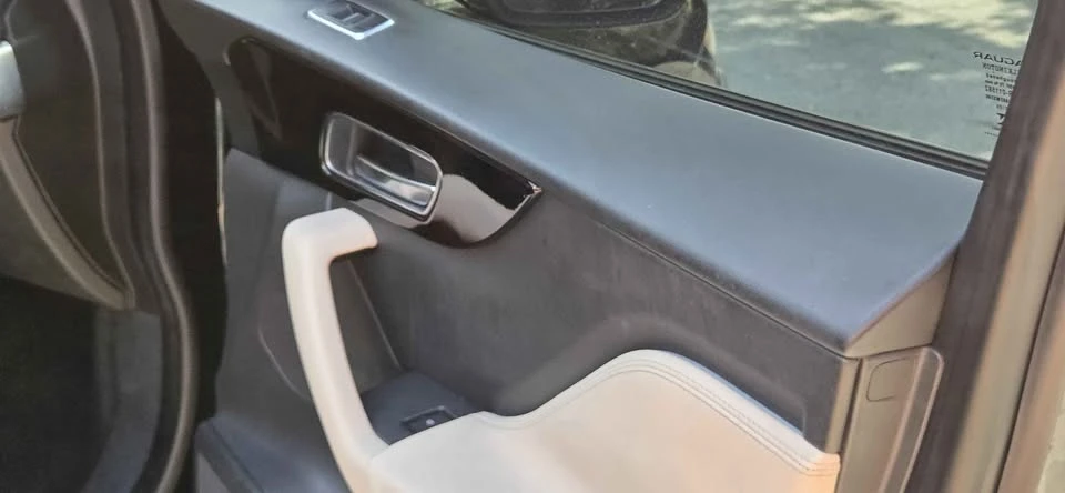 2017 Jaguar F-Pace - Image 16 of 19