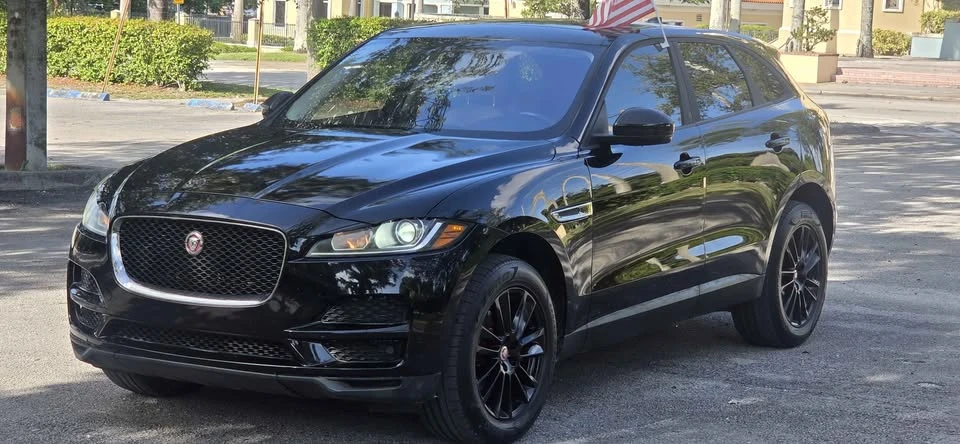 2017 Jaguar F-Pace - Image 2 of 19