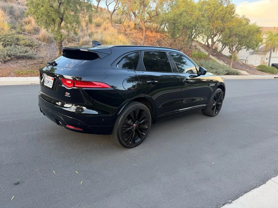 2017 Jaguar F-Pace - Image 5 of 18