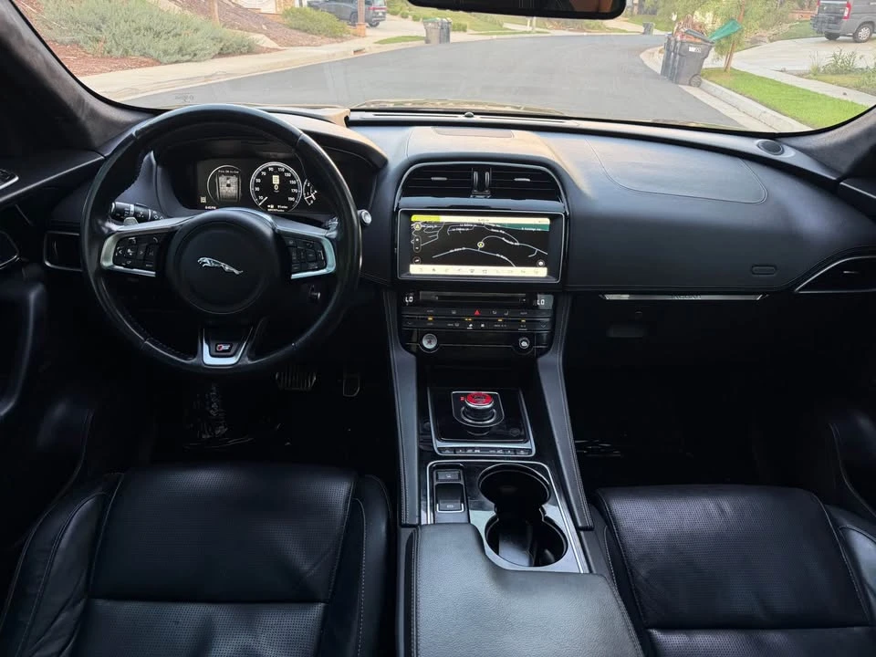 2017 Jaguar F-Pace - Image 13 of 18