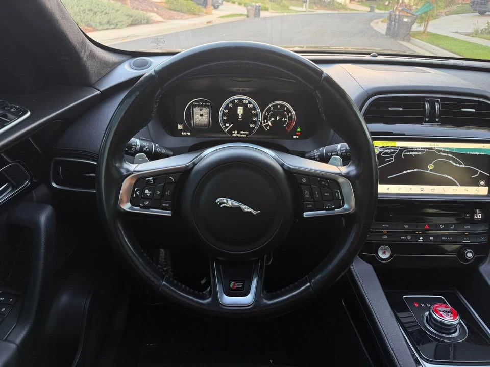 2017 Jaguar F-Pace - Image 14 of 18