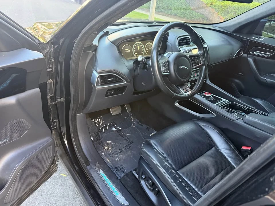 2017 Jaguar F-Pace - Image 9 of 18