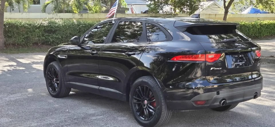 2017 Jaguar F-Pace - Image 11 of 19
