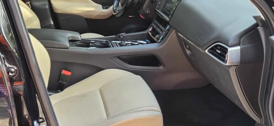 2017 Jaguar F-Pace - Image 14 of 19