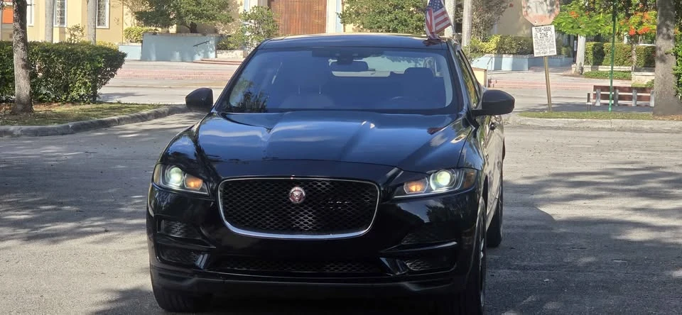 2017 Jaguar F-Pace - Image 3 of 19