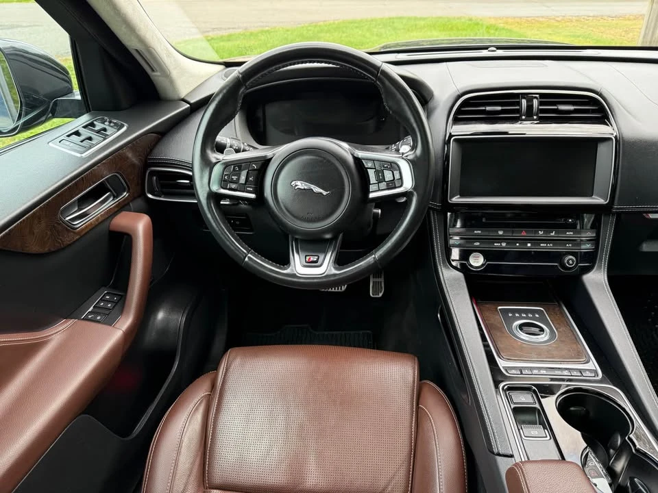 2017 Jaguar F-Pace - Image 14 of 18