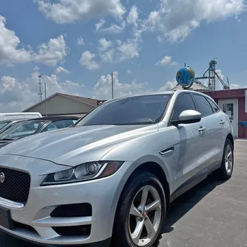 2017 Jaguar F-PACE 30t Prestige Sport Utility 4D