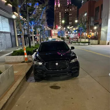2017 Jaguar F-PACE 30t Prestige Sport Utility 4D