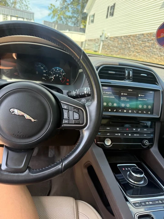 2017 Jaguar F-Pace - Image 6 of 13