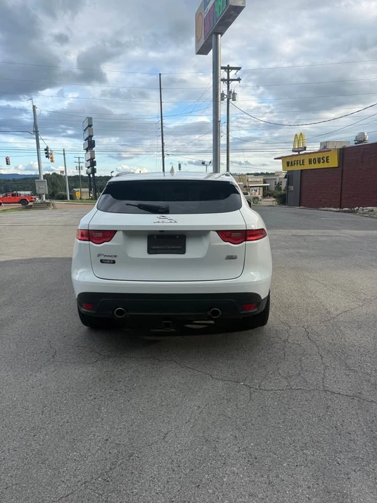 2017 Jaguar F-Pace - Image 4 of 13