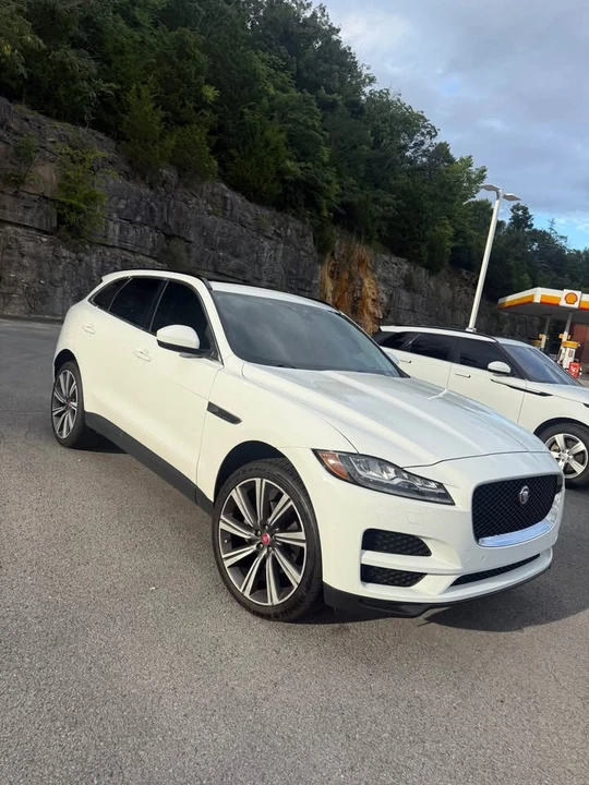 2017 Jaguar F-Pace - Image 3 of 13