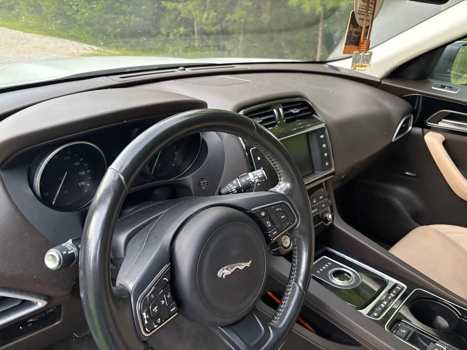 2017 Jaguar F-Pace - Image 6 of 9