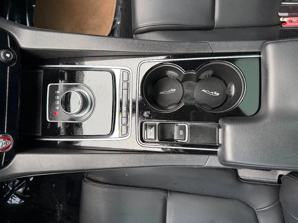 2017 Jaguar F-Pace - Image 15 of 17