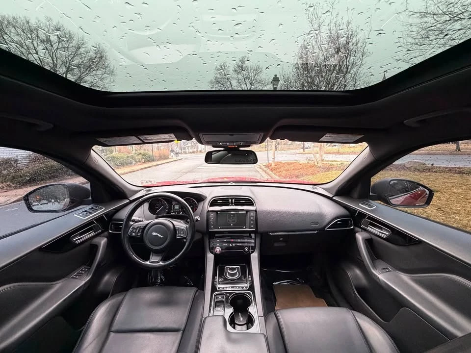2017 Jaguar F-Pace - Image 10 of 17
