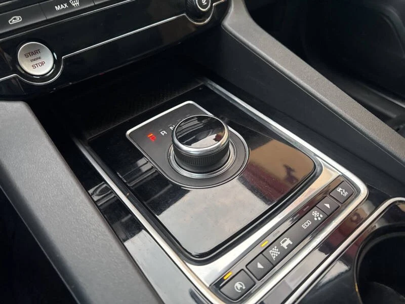 2017 Jaguar F-Pace - Image 15 of 17