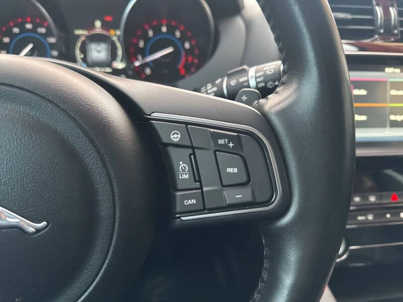 2017 Jaguar F-Pace - Image 13 of 17
