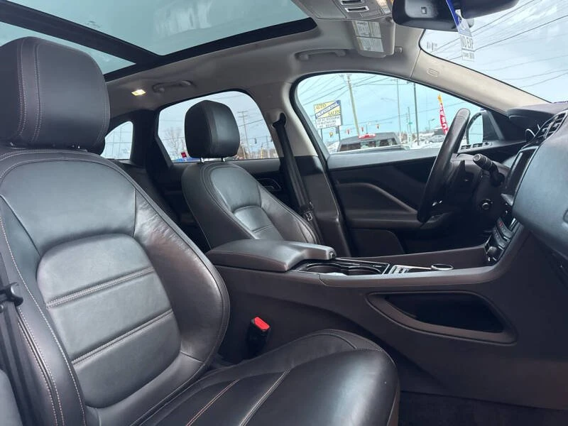 2017 Jaguar F-Pace - Image 6 of 17