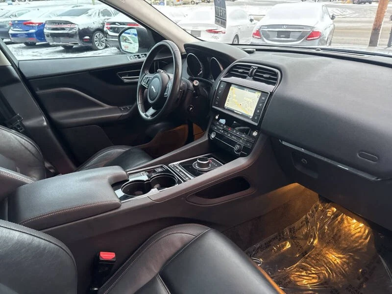 2017 Jaguar F-Pace - Image 7 of 17