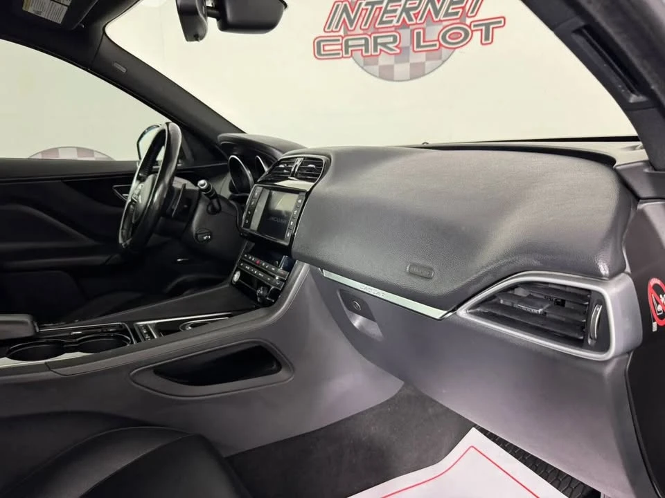2017 Jaguar F-Pace - Image 11 of 20