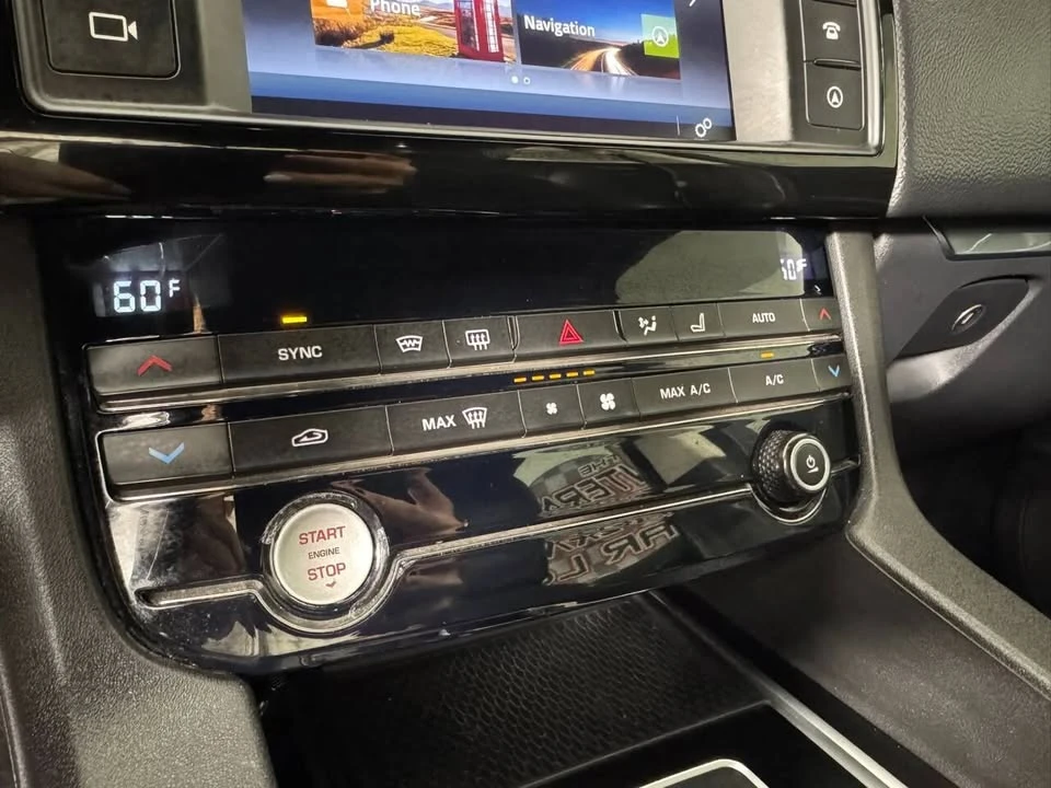 2017 Jaguar F-Pace - Image 19 of 20