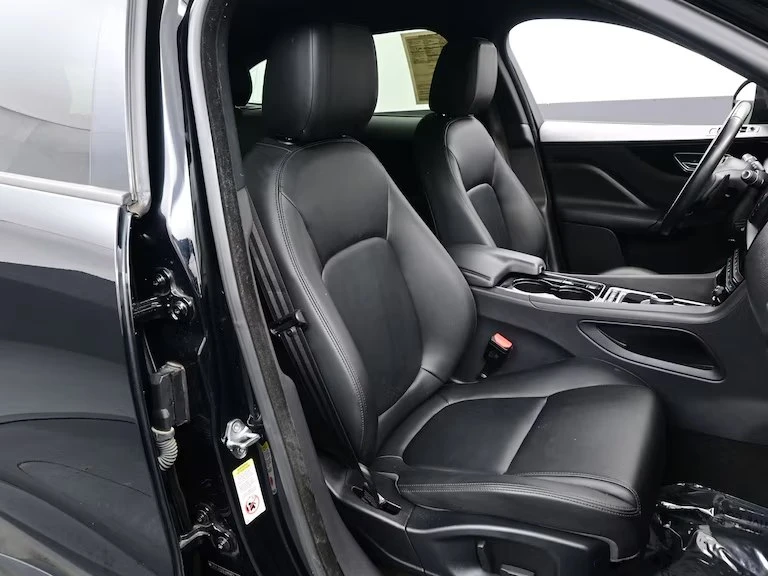 2017 Jaguar F-Pace - Image 6 of 12