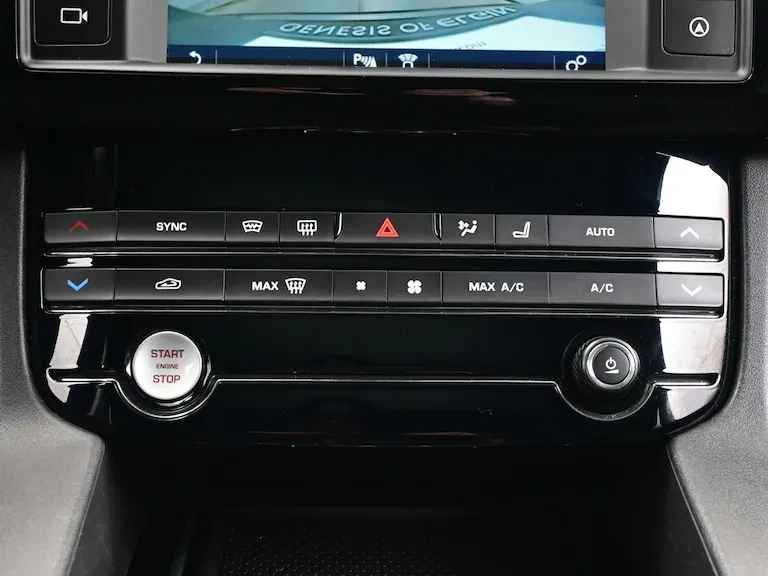 2017 Jaguar F-Pace - Image 10 of 12