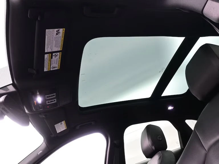 2017 Jaguar F-Pace - Image 8 of 12