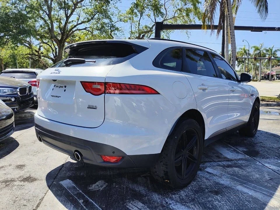 2017 Jaguar F-Pace - Image 9 of 20