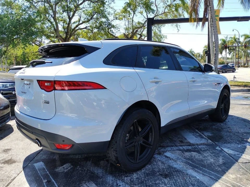 2017 Jaguar F-Pace - Image 10 of 20