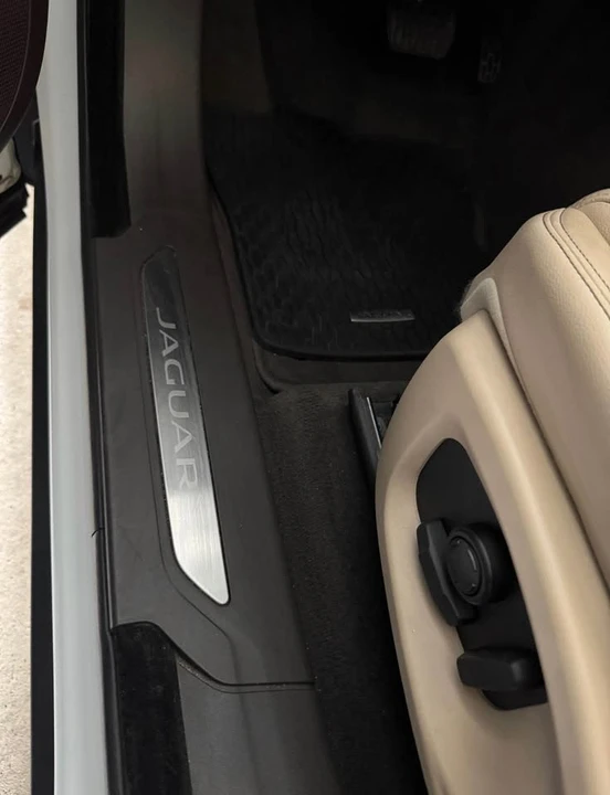 2017 Jaguar F-Pace - Image 5 of 9