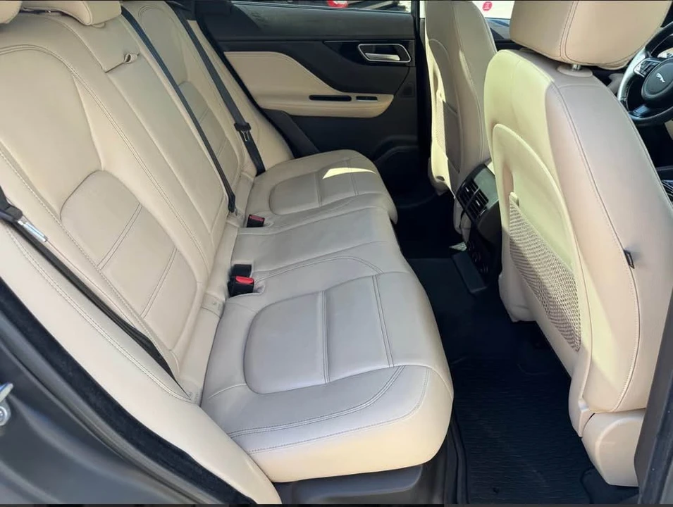 2017 Jaguar F-Pace - Image 7 of 9