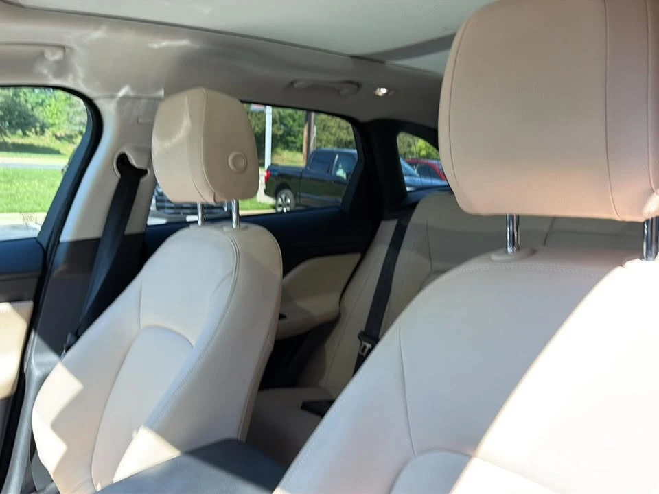 2017 Jaguar F-Pace - Image 2 of 17