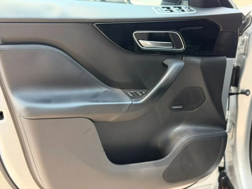 2017 Jaguar F-Pace - Image 10 of 20