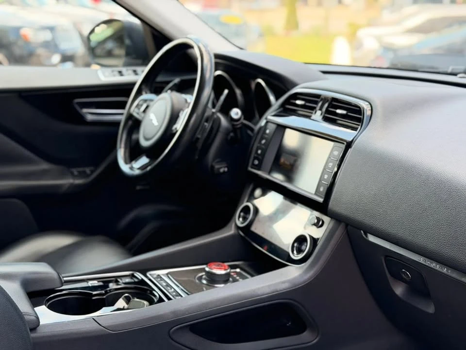 2017 Jaguar F-Pace - Image 19 of 20