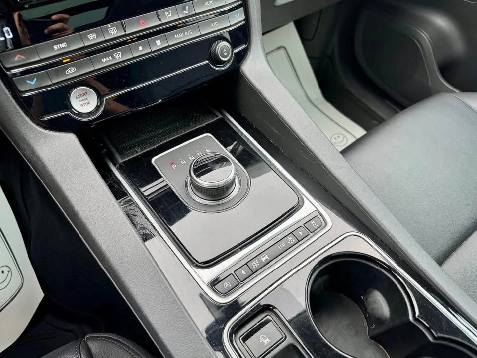 2017 Jaguar F-Pace - Image 17 of 20