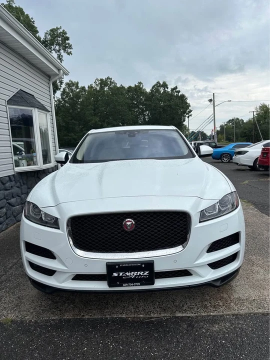 2017 Jaguar F-Pace - Image 2 of 13